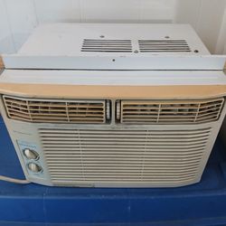 Frigidaire 6,000 btu AIR CONDITIONER