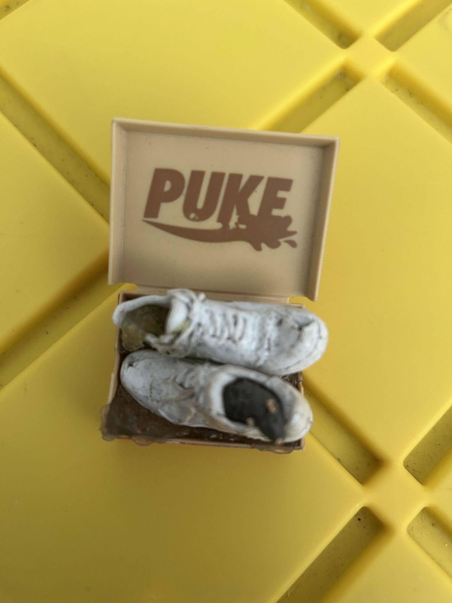 Mega Gross Minis Puke Just Spew It Shoes with Slime Magnifying Glass