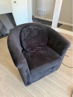 Black swivel chair