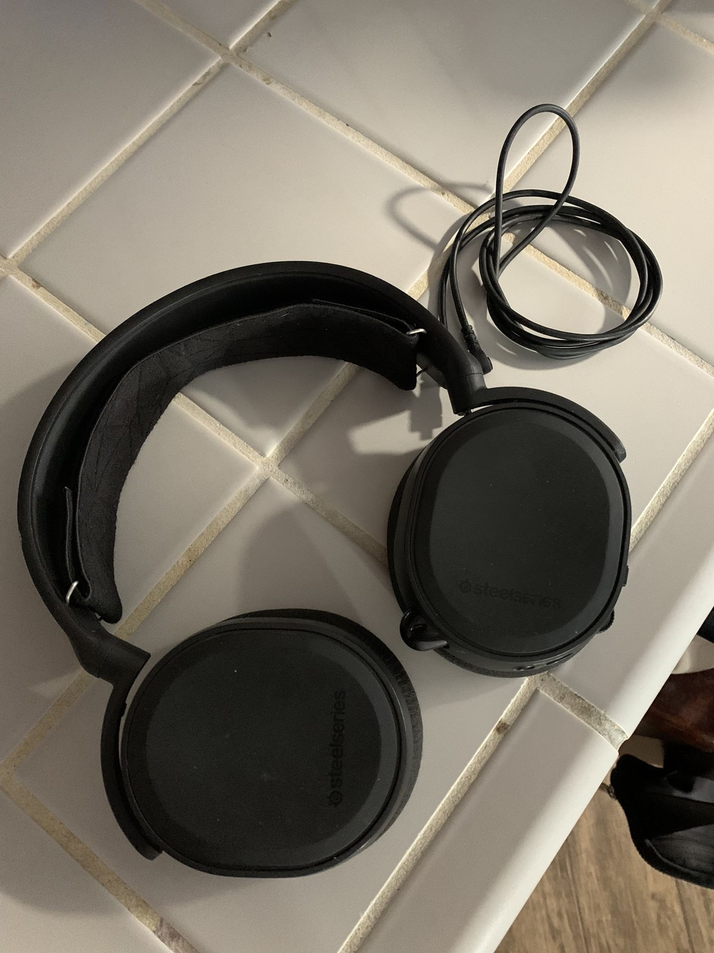 Gaming Headset - Steel Series Arctic 3
