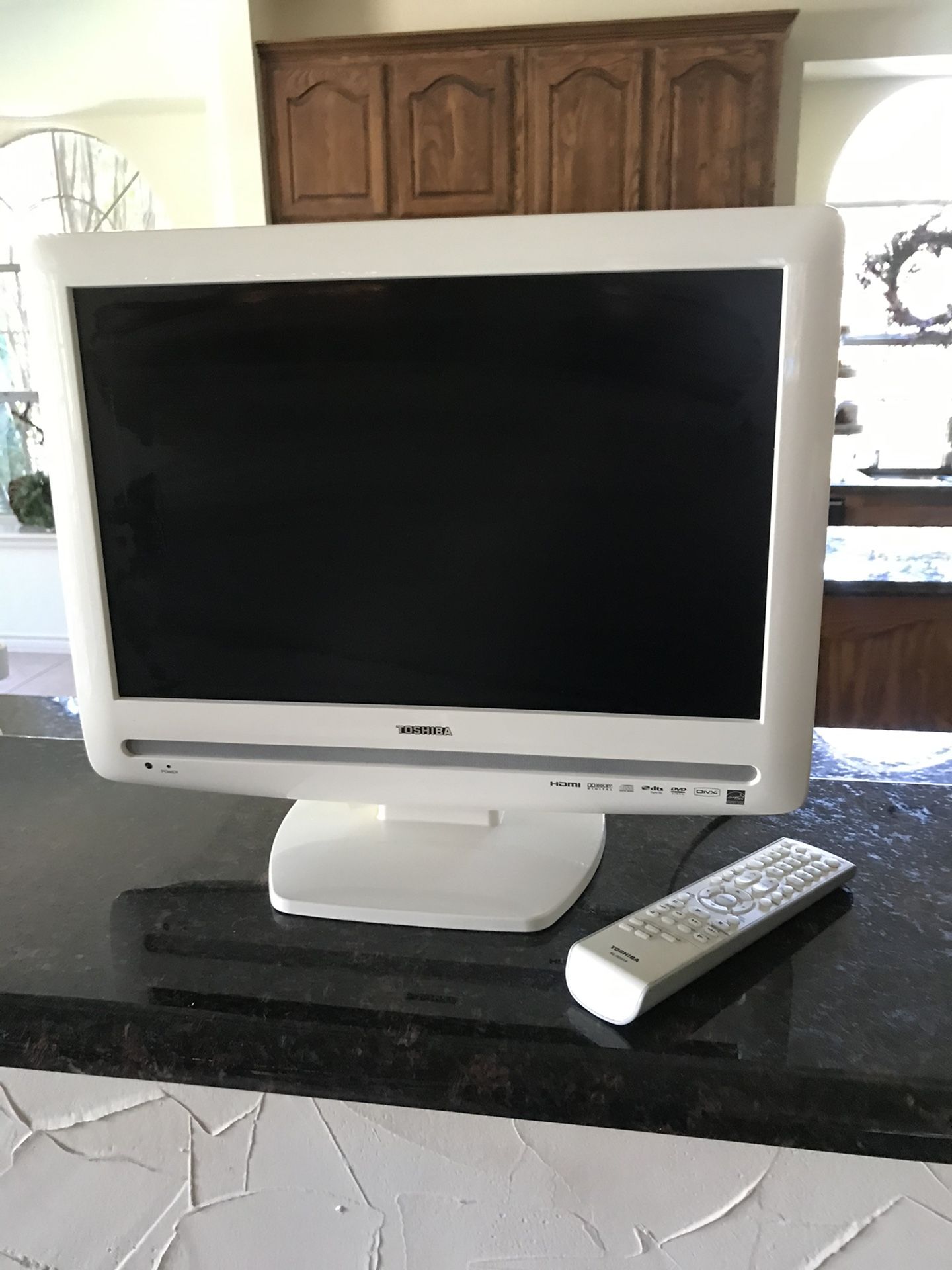 19” Toshiba TV/DVD Combo