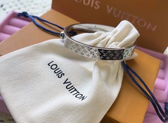 New bracelet stainless steel silver comes with only logo bag