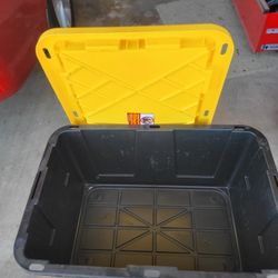 Storage containers 