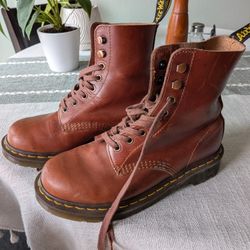 Doc Martens women's Size 7