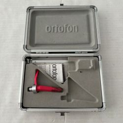 Pre Owned 1 Good 1 Broken Last 3 Photos  Ortofon Concorde  Mk2 Scratch Cartridge Stylus Needle Flight Case has small dent and cut insert One Cartridge