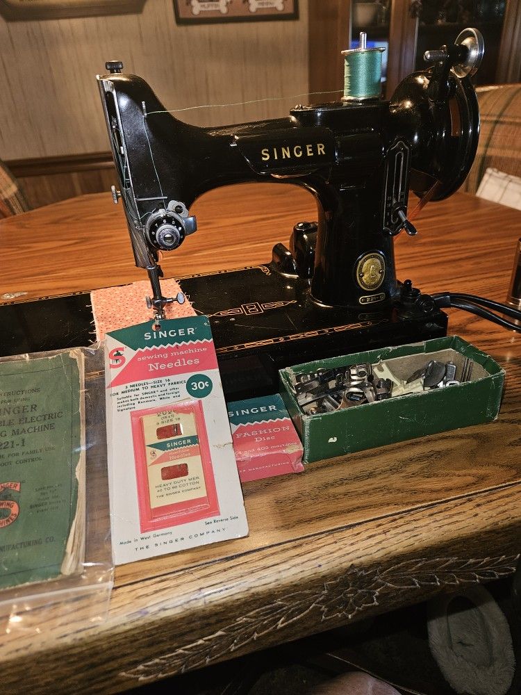 Singer Feather Weight