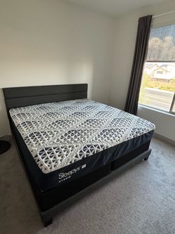 Sleepy’s Hybrid Mattress (King) – Excellent Condition