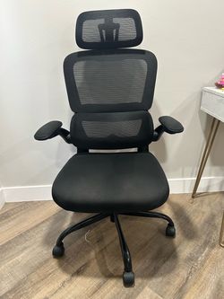 Ergonomic desk chair