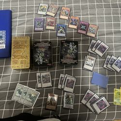 SELLING ALL (CARD GUARD, CARD SLEEVES, RANDOM COMMONS, & HALOS)