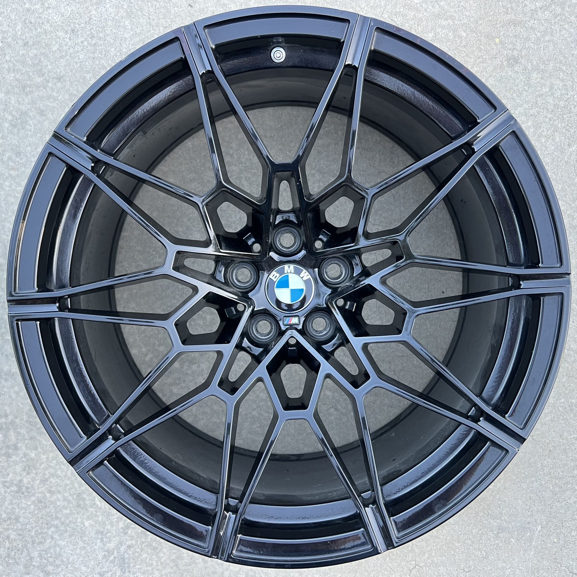 ONE USED GENUINE OEM BMW G80 M3 / G82 M4 BLACK 826M REAR 20X10.5” 20” WHEEL RIM!