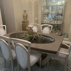Gorgeous Jane Seymour Dining Table & China Hutch 