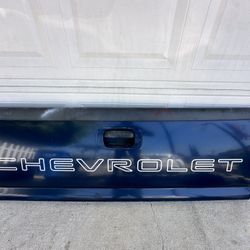 99 - 06 chevy Silverado tailgate 