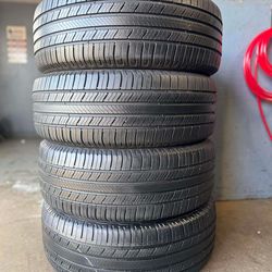 245/60/18. Michelín