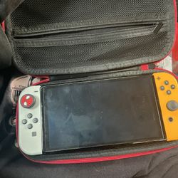 Nintendo Switch Oled (comes with games !)