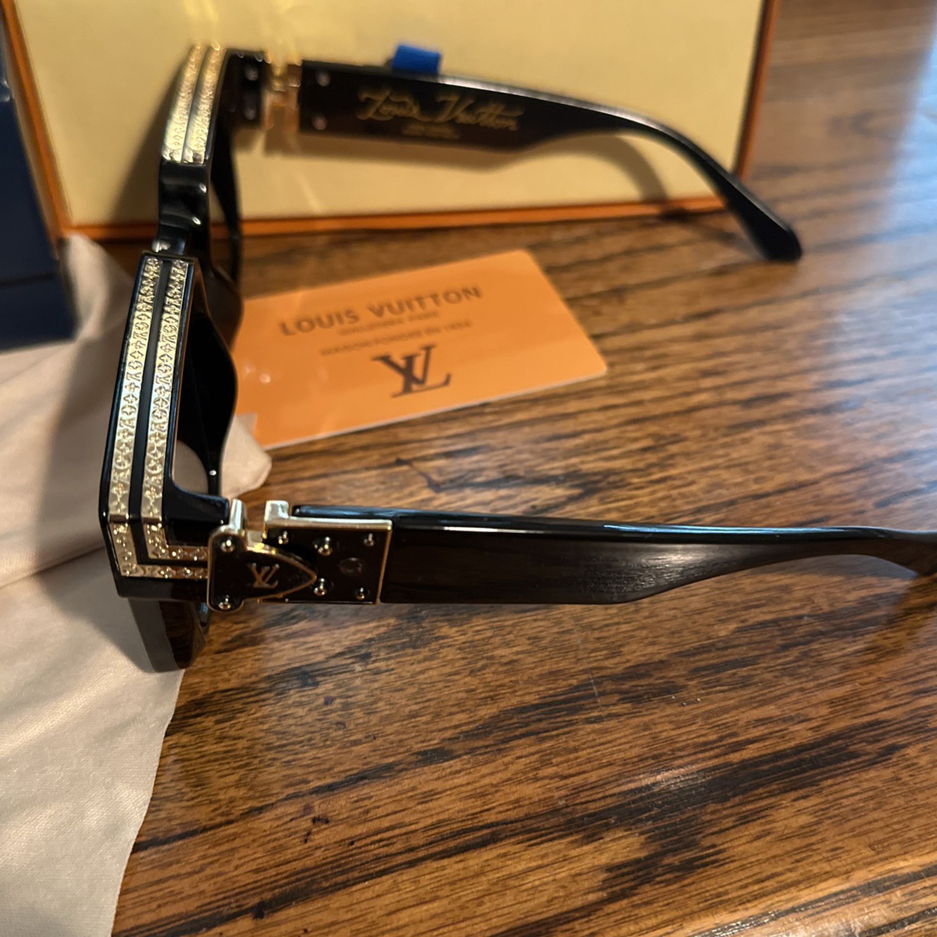 Louie Vuitton Sunglasses for Sale in Cleveland, OH - OfferUp