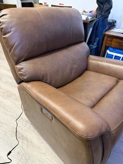 Power Leather Recliner – Excellent Condition – Only 1.5 Years Old