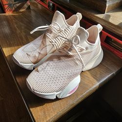 Nike wmns Air zoom sz 9