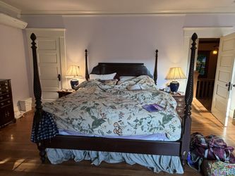 King Bedroom Set in mahogany finish
