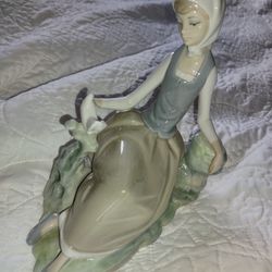 Lladro (Shepherdess with Dove)