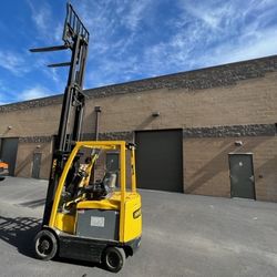 Electric 4800lb Forklift And Charger 