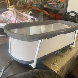 Excellent condition, kids, cream, guac, eating chair and rocking seat