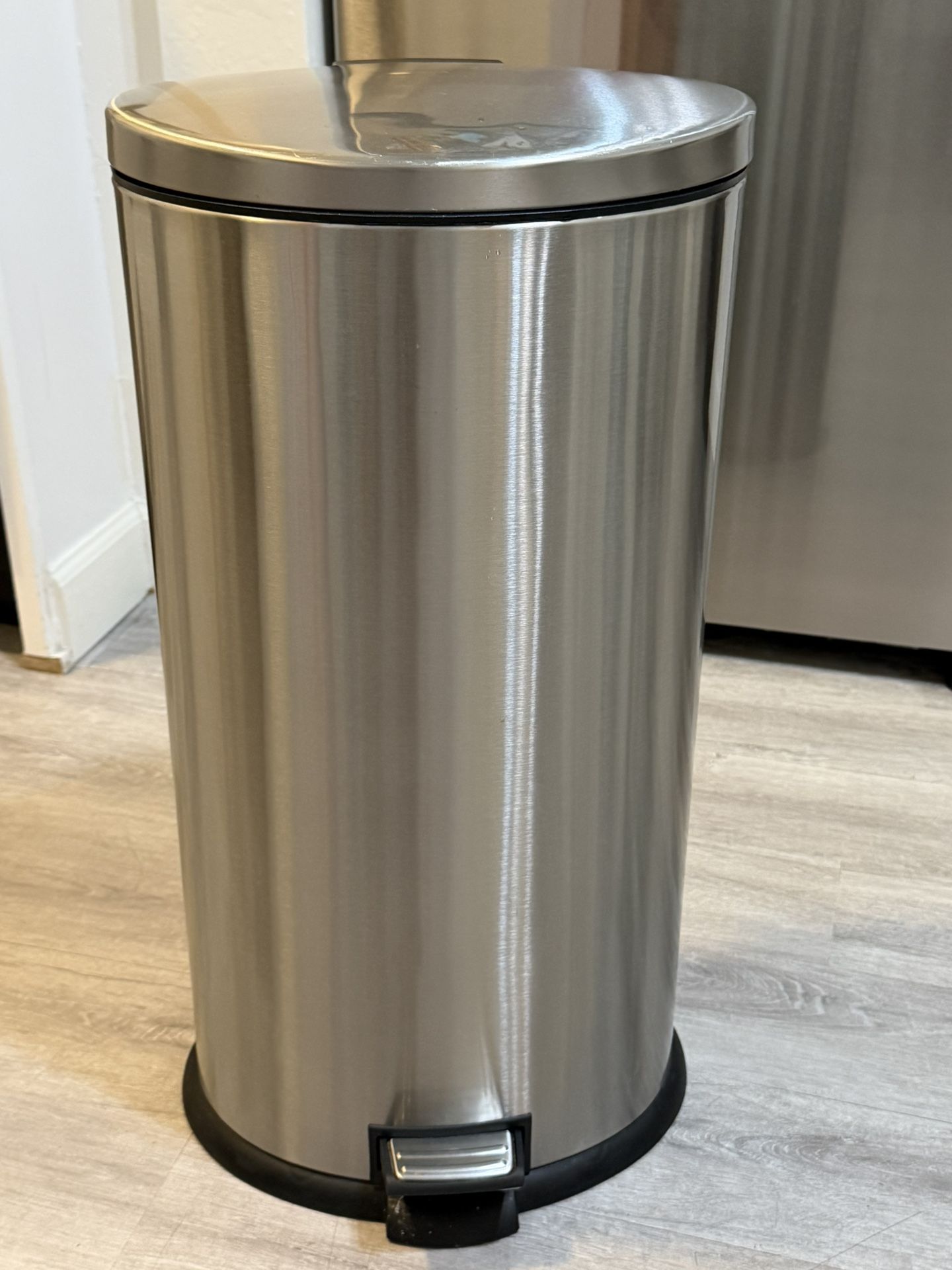 Stainless Steel Finish Trash Can