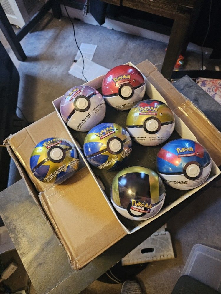 Poke Ball/mini Tins
