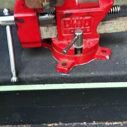 OHIO FORGE Swivel Base 4 Red BENCH VISE