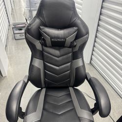  Reclining Office/ Gaming Chair With Footrest 
