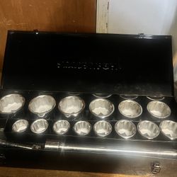 PITTSBURGH HEAVY DUTY STEEL SOCKET WRENCH SET SILVER BLACK WITH METAL CASE