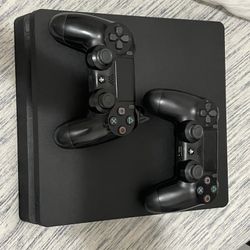 Ps4 Slim 2x Controllers