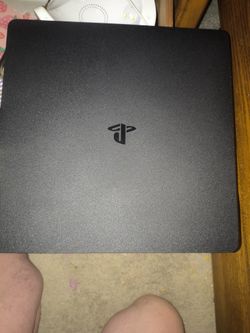 PLAYSTATION 4 WITH REMOTE 