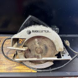 Black & Decker Saw 