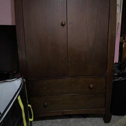 Shaker Wardrobe And Drawers With Matching Dresser/changing Station