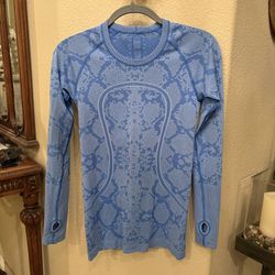 LULULEMON Women Blue Snakeskin Swiftly Tech Long Sleeve Athletic Top Size 6