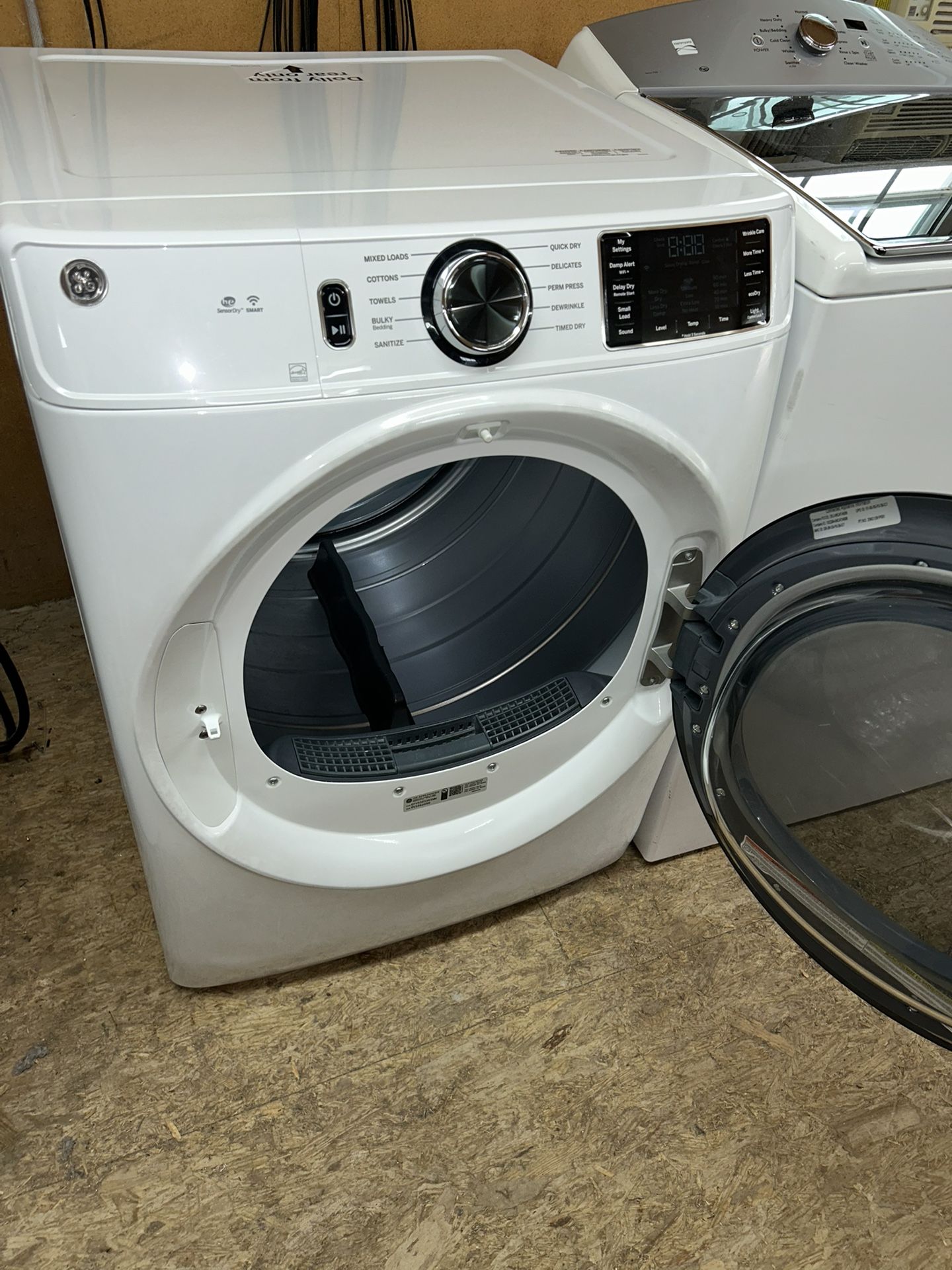 Like New GE Super Capacity Dryer Appliances