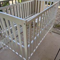 Dream On Convertible Crib. 