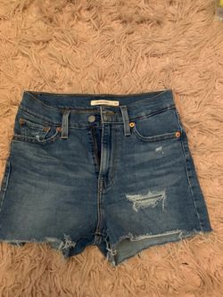 Women’s Levi shorts