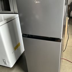 MIDEA 4.4 CU.FT. MINI REFRIGERATOR $150