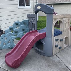 Little Tikes Castle w/climbing Wall