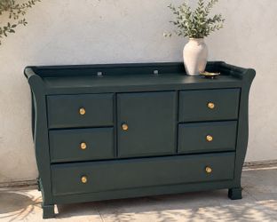 Harbor Crest Dresser | Antique Gold Hardware