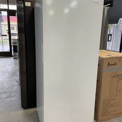 Frigidaire 14 Cu Upright Freezer - White 