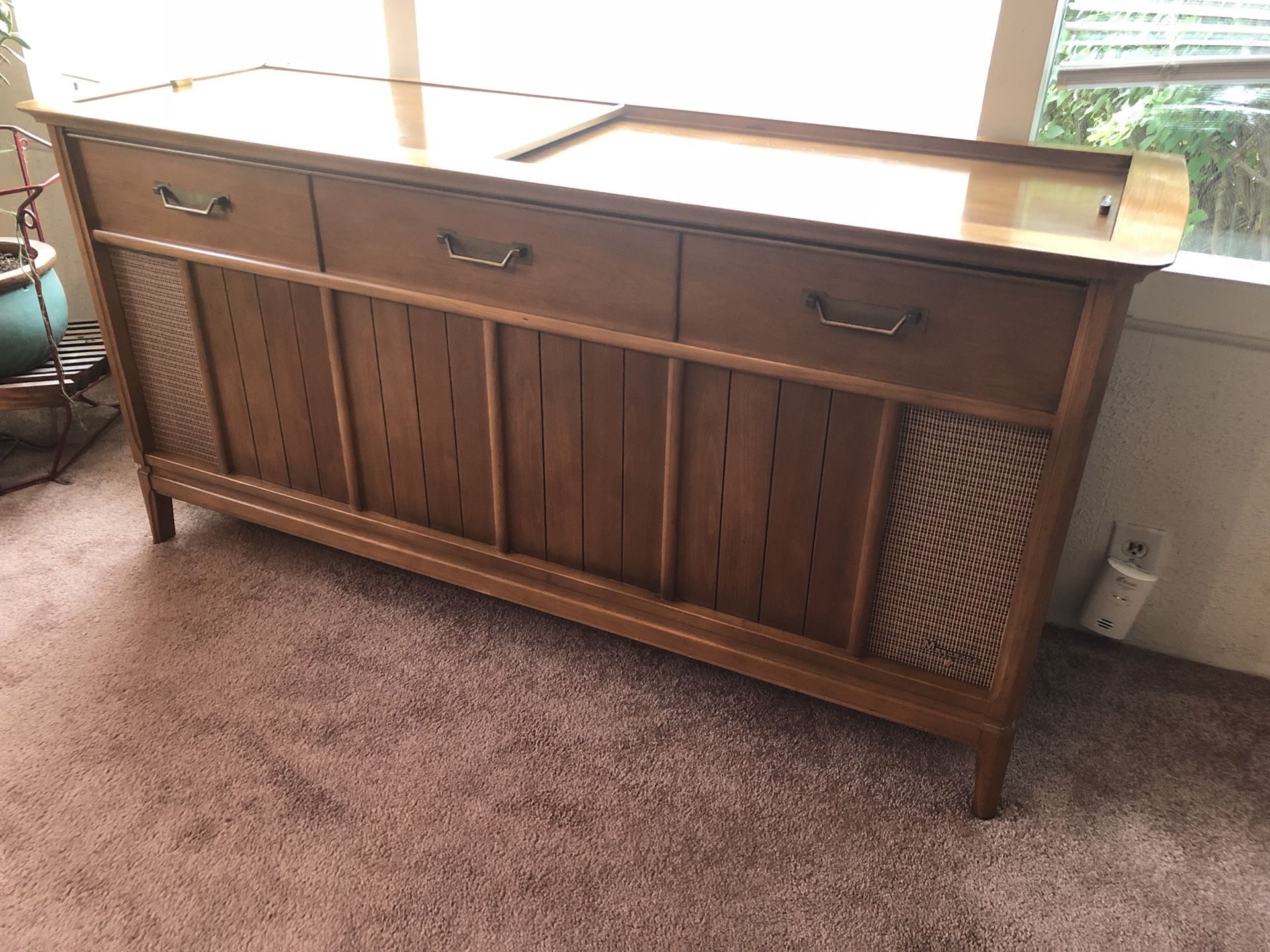 RARE 1963 MAGNAVOX ASTROSONIC 100 CONSOLE STEREO ~ mint and perfectly working MCM
