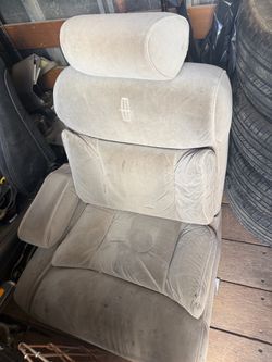 Lincoln seats