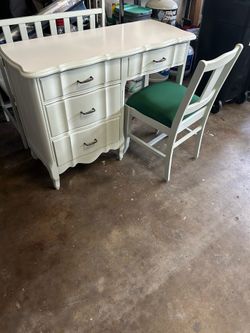 Vintage style desk for school with chair