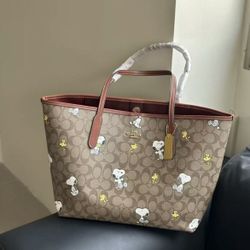 Coach X Peanuts City Tote In With Snoopy Woodstock