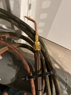 Ox/ac brazing tip with cutting handle