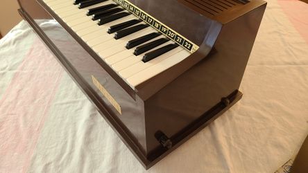 Vintage Magnus Electric Chord Organ Model 391 Works Great! for