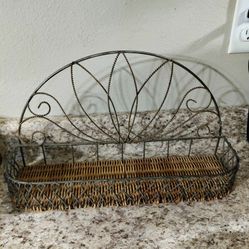 Metal/Wicker Rack