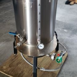 Bayou Classic 30 Qt 7.5 Gallon Brew/Boil Kettle With Burner
